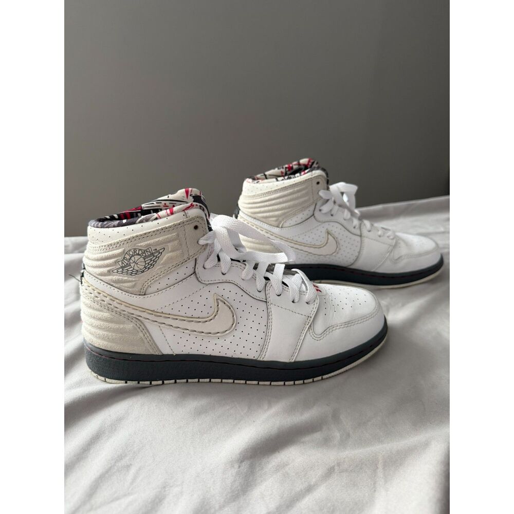 Jordan 1 Mid 93' BuGS Bunny Grade School GS Size 5.5/Womens 7